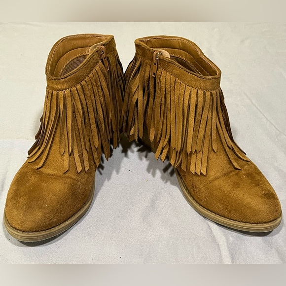 Soda Shoes - Fringed brown heeled boots